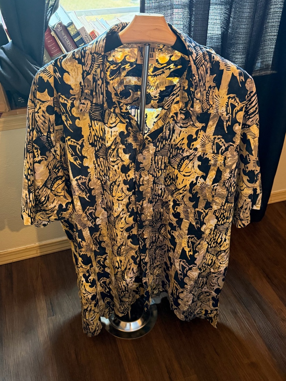 Men's Black & Yellow Short-Sleeve Printed Button-Down Shirt